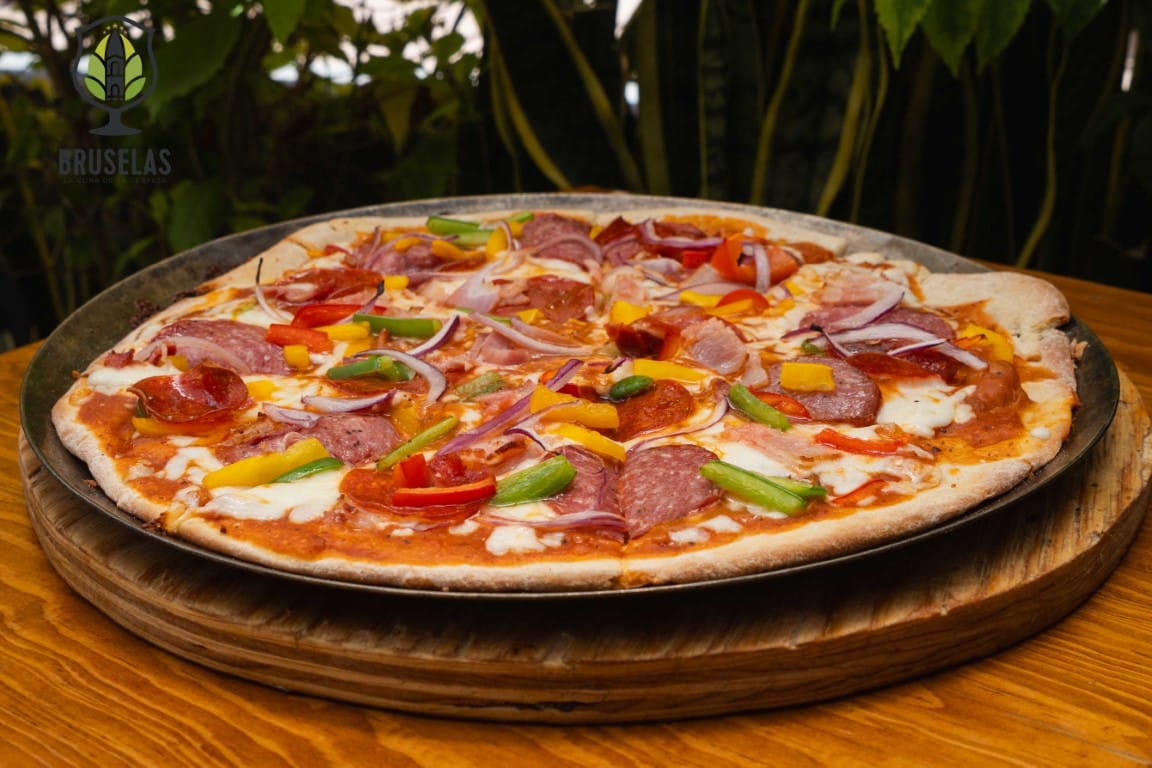 Pizza de Carnes Frías