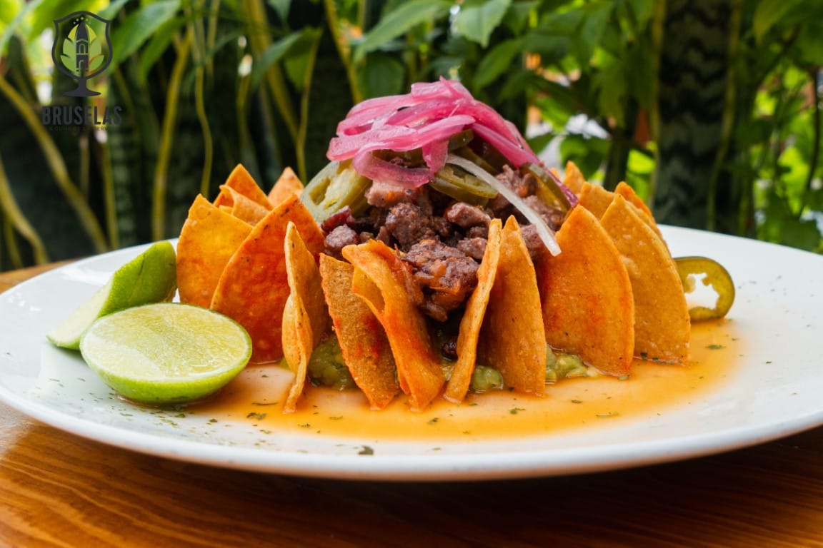 Chicharrón de Arrachera con Guacamole