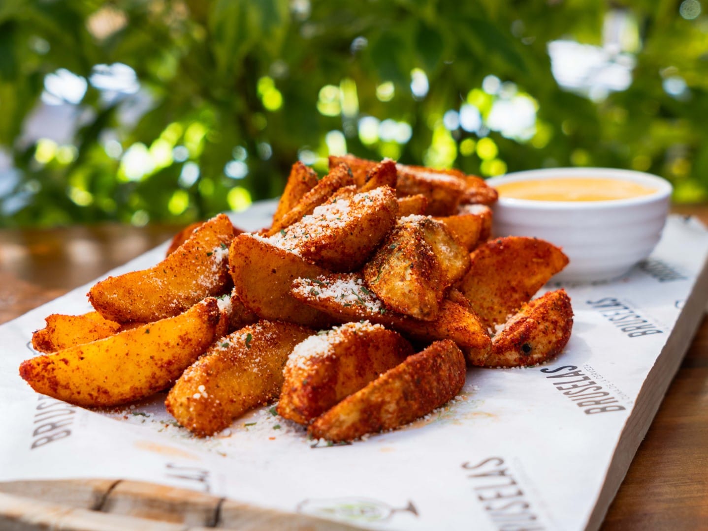 Papas Bruja y Aderezo de Ajo Rostizado