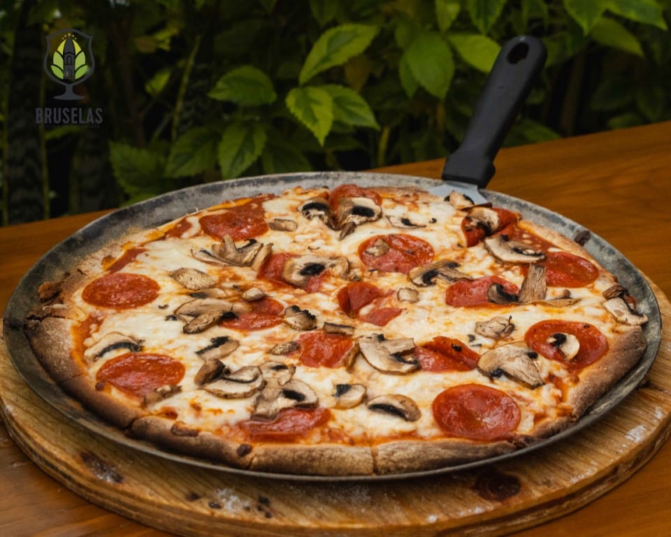 Pizza Champiñón y Pepperoni
